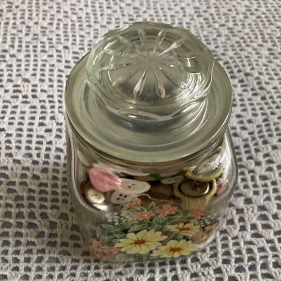 Hand Painted Vintage Canister With 2 cups of vintage buttons inside - Picture 6 of 10
